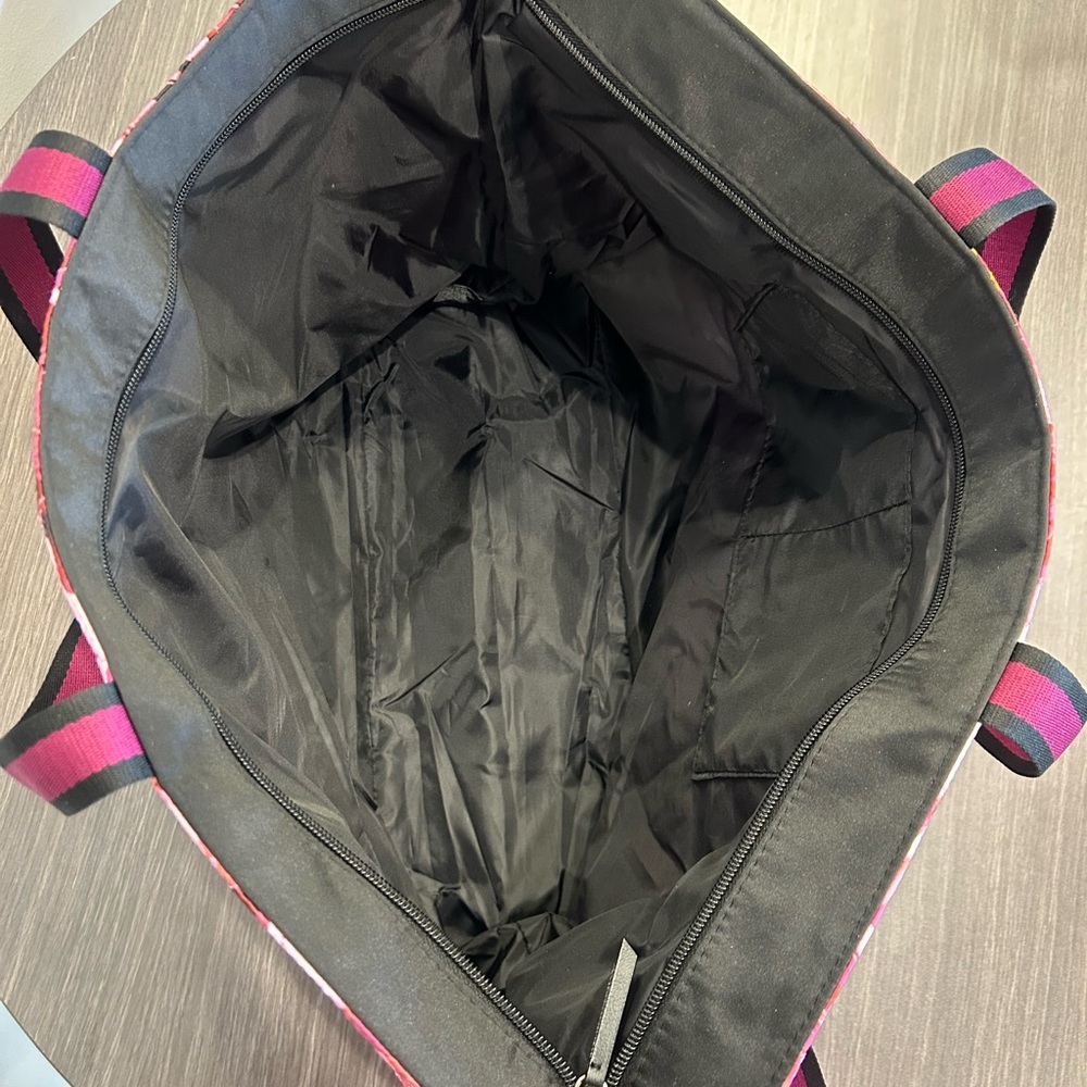 Victoria’s Secret Pink Floral Roses Quilted Weekender Bag Tote - Picture 7 of 8